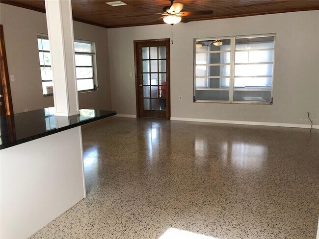 Foto del edificio - 80 Beverly Cir