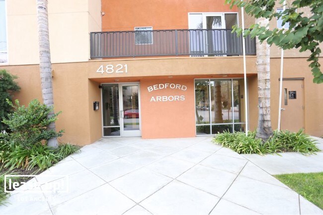 Foto del edificio - 4821 Bakman Ave