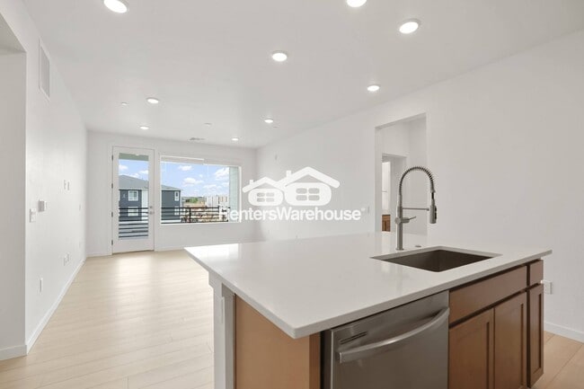 Building Photo - 6153 N Ceylon St
