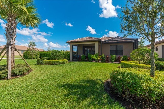 Building Photo - 319 SE Courances Dr