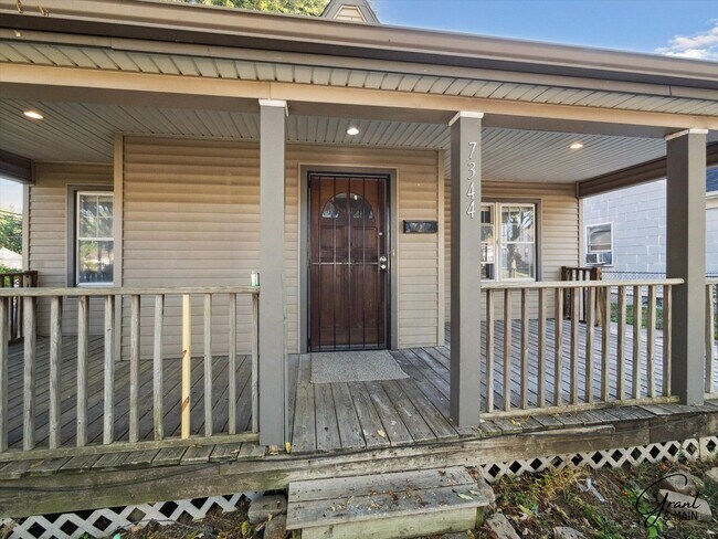 Foto del edificio - $1300 - 3 bedroom, 1 bathroom Bungalow