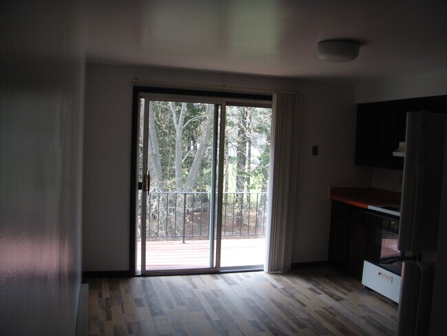 PARED TRASERA DE LA COCINA - 27 Woodhill Ct