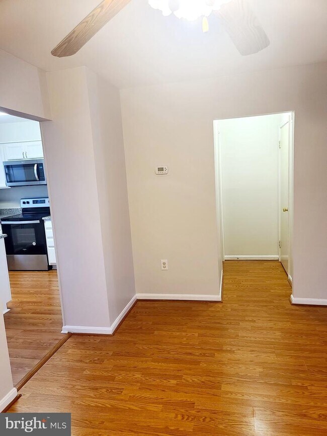 Foto del edificio - 8387 Oakgrove Ct