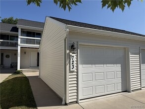Building Photo - 723 Robin Rd