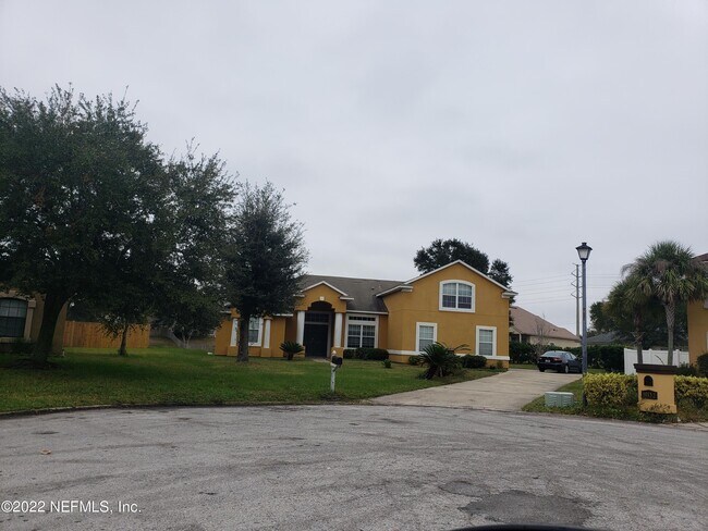 Building Photo - 10153 Carriage House Ct