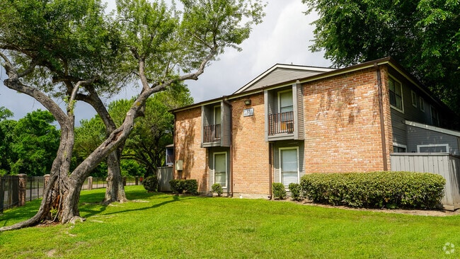 Building Photo - Huntington at Stonefield