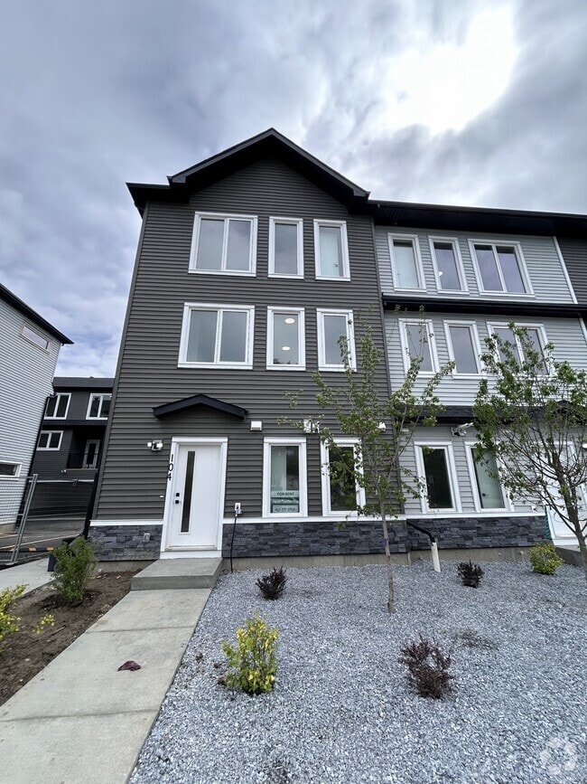 Building Photo - 6510 Rundlehorn Dr NE