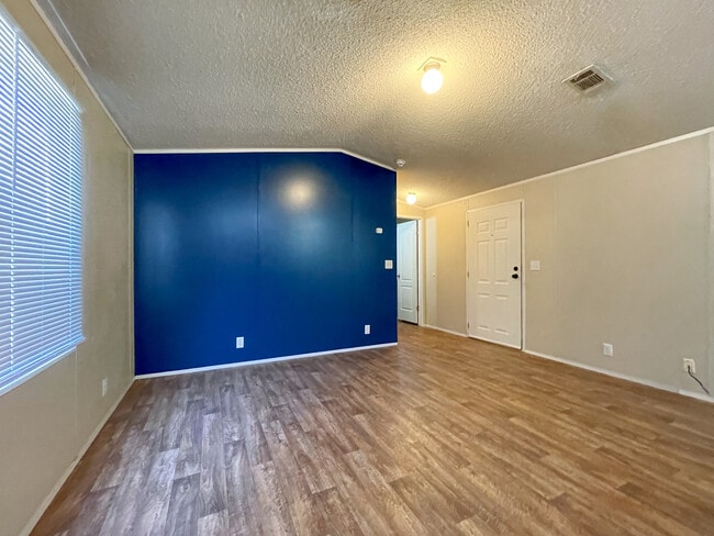 Foto del edificio - 436 Daybreak St