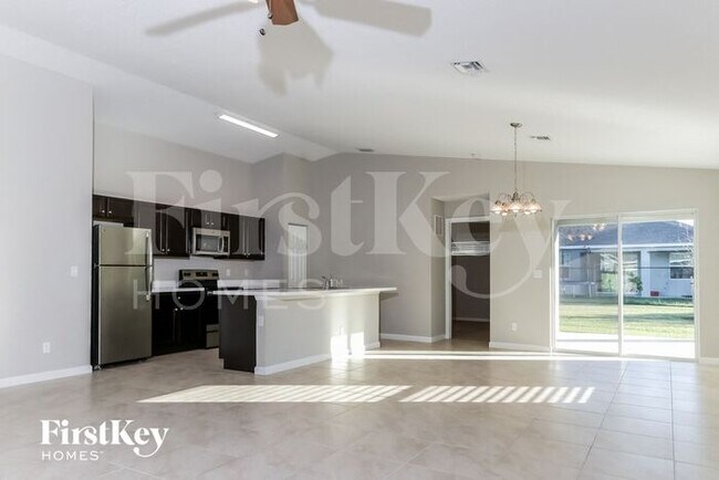 Foto del edificio - 652 SW Jacoby Ave