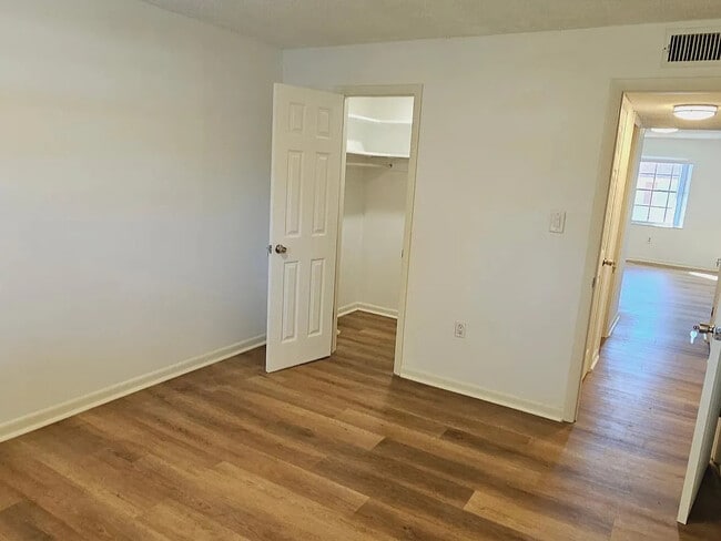 Building Photo - 1112 W Main St