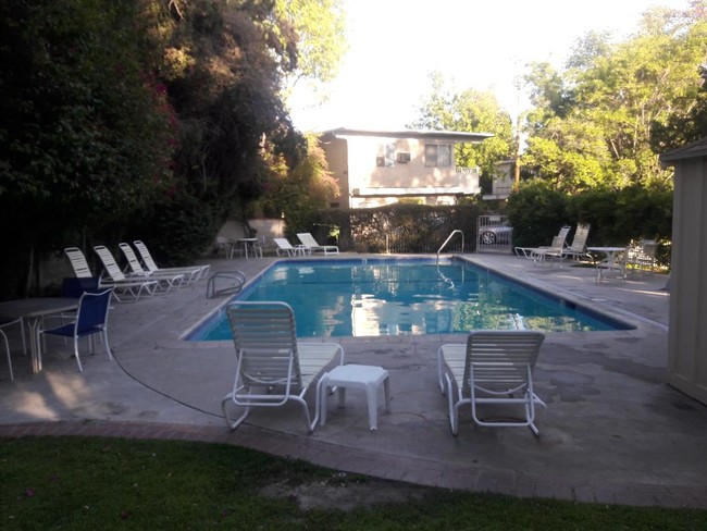 Foto del edificio - 13530 Leadwell St