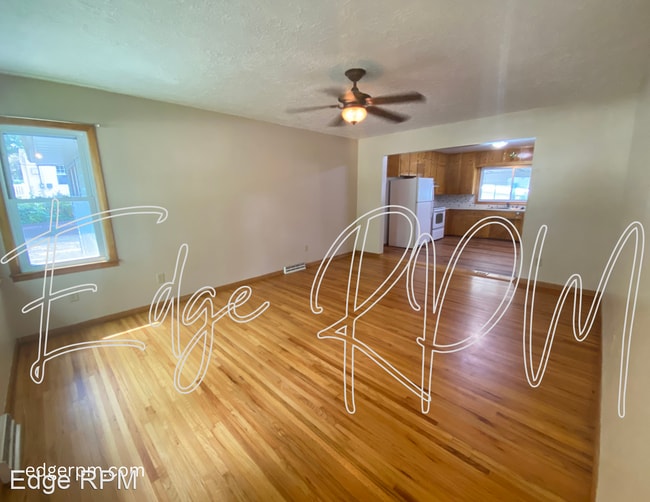 Building Photo - 3 br, 1 bath House - 422 South Hackett Rd
