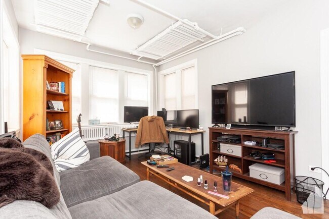 Building Photo - 1 bedroom in Chicago IL 60618