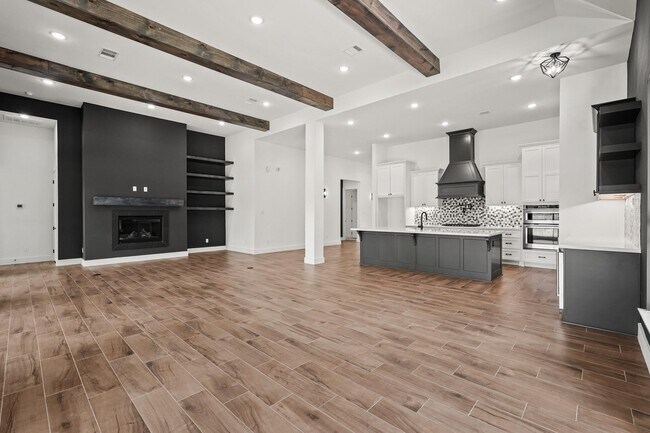 Building Photo - 3607 Wellborn Dr