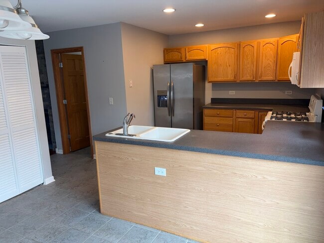 Building Photo - 14638 Patriot Square Dr W