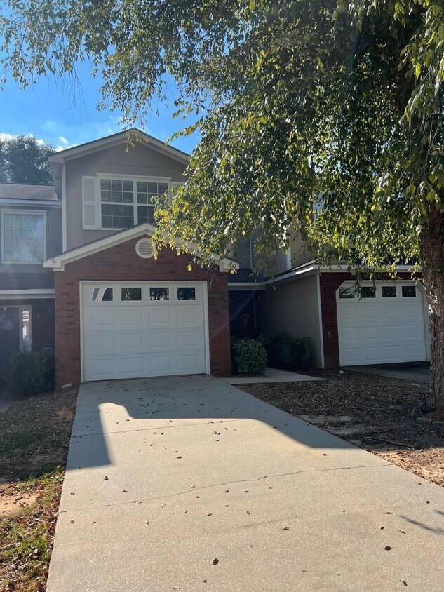 2 br, 2.5 bath House 132 S Springview Dr House Rental in Enterprise