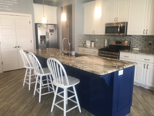 Building Photo - Pet-friendly! Beautiful Vermillion Home!