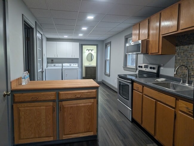 Building Photo - 36 Main St