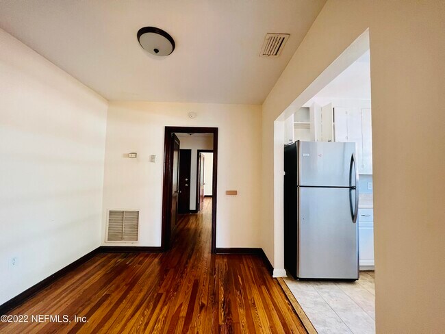 Foto del edificio - 2575 Myra St
