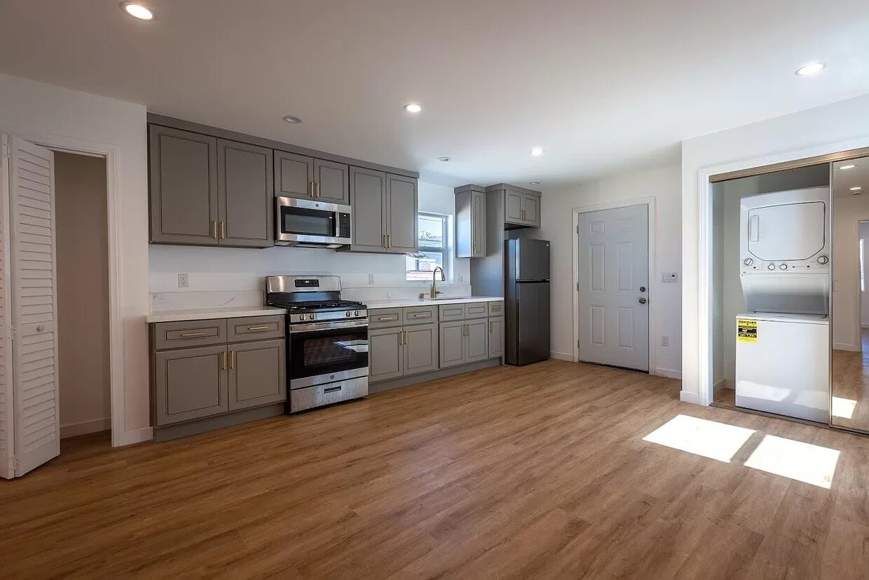 Foto principal - 360 N Detroit St