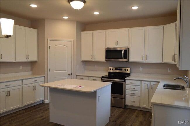 Building Photo - 2780 Adobe Dr