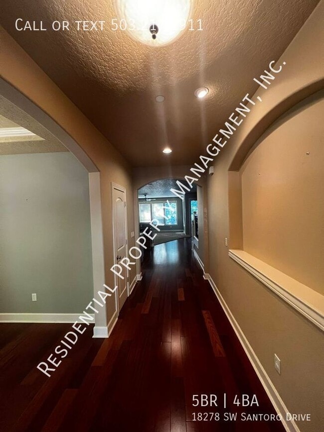 Building Photo - 3-Story home located in the Renaissance Po...