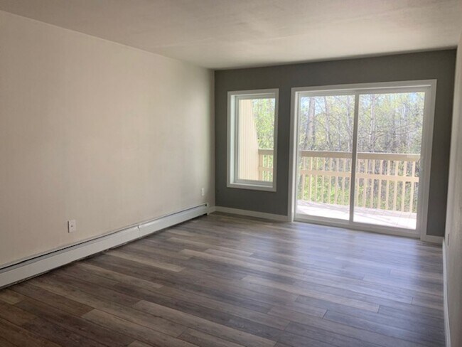Foto del edificio - Inviting 2BR Gem with Balcony Views in For...