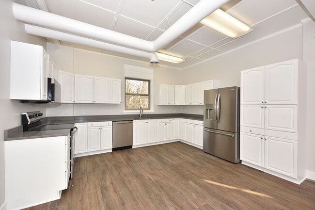 Loft Apartment, Kitchen - 122 S Webster St