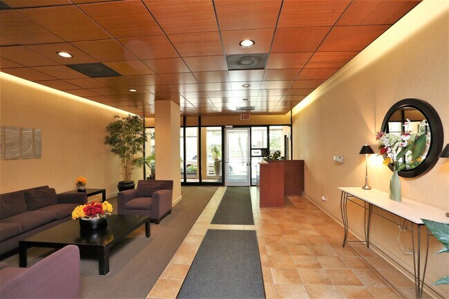Building Photo - 3110 N Sheridan Rd