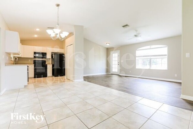 Foto del edificio - 3344 Senlac Ln