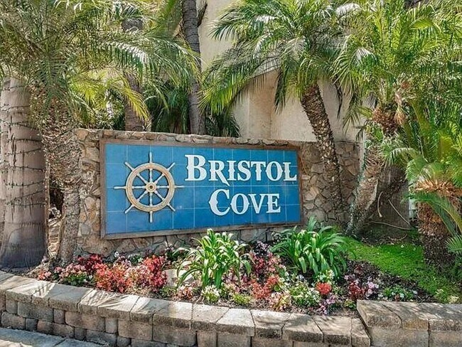Foto del edificio - 4594 Cove Dr