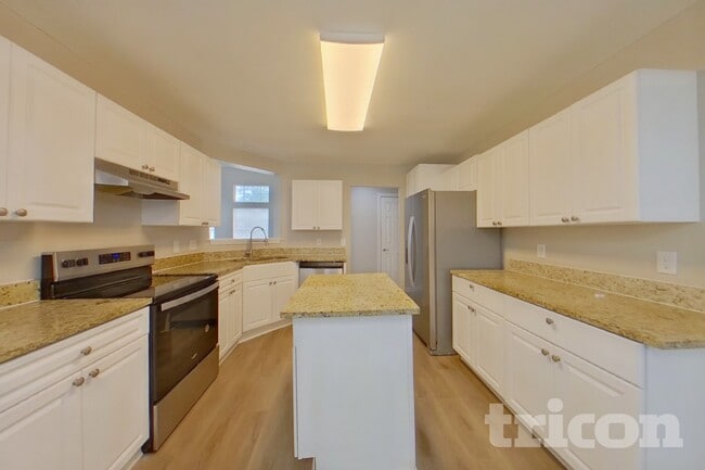 Building Photo - 1105 Glendevon Cir