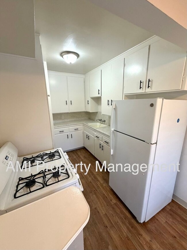 Building Photo - One Bedroom Close to Downtown!