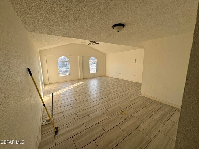 Foto del edificio - 1795 Victor Lopez Dr