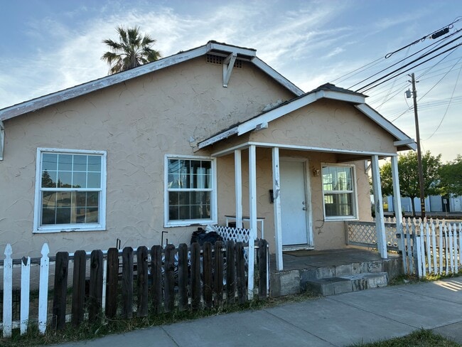 Building Photo - 1332 F St