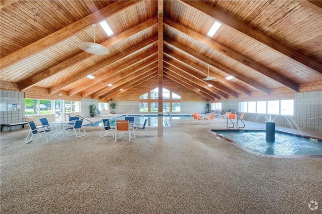 Building Photo - 1321 Lake Dr W