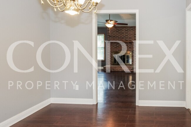 Foto del edificio - 3 Bedroom Home with Sunroom!