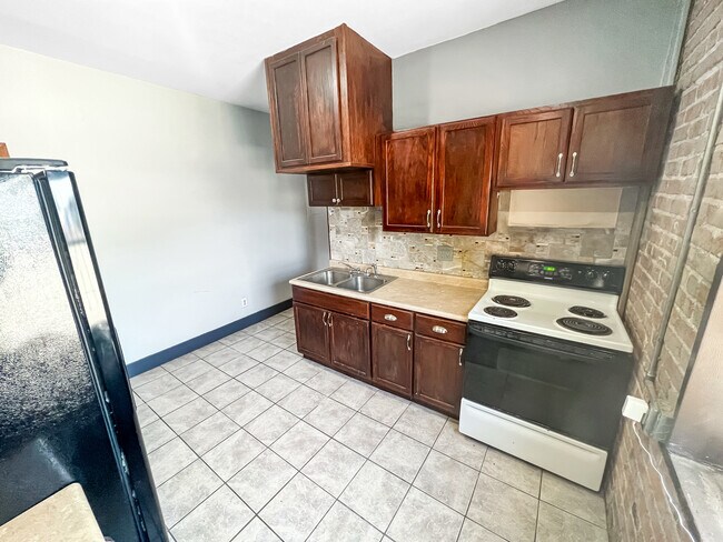 Foto del edificio - 3400 Troost Ave