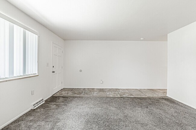 Photo - Spacious 3BD, 2BA Lakewood Half-Duplex wit... House