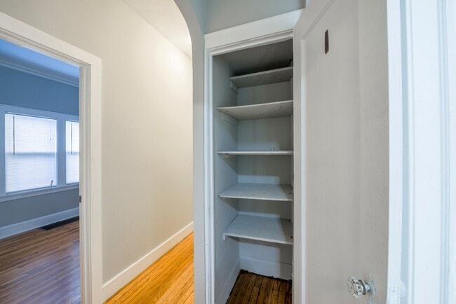 Building Photo - 202 E 27th St