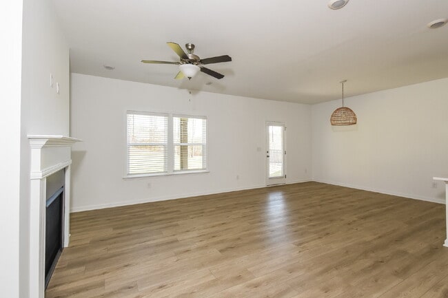 Building Photo - 319 Foxhill Dr