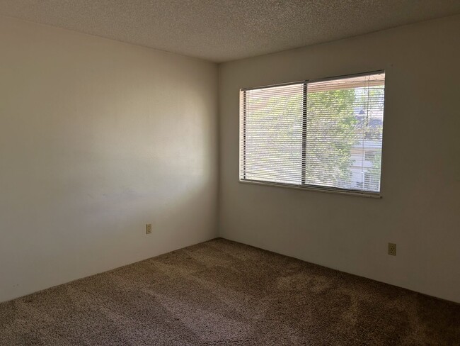 Building Photo - Affordable 1 Bed / 1 Bath Condo Near CSU – Summer Discount!
