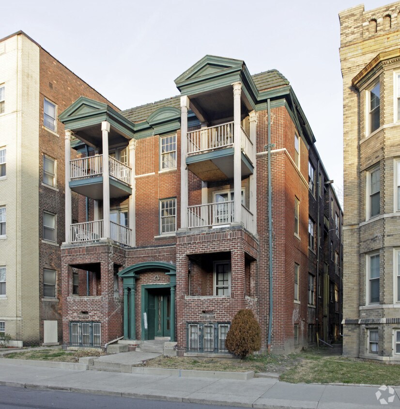 Primary Photo - Fee Apartments