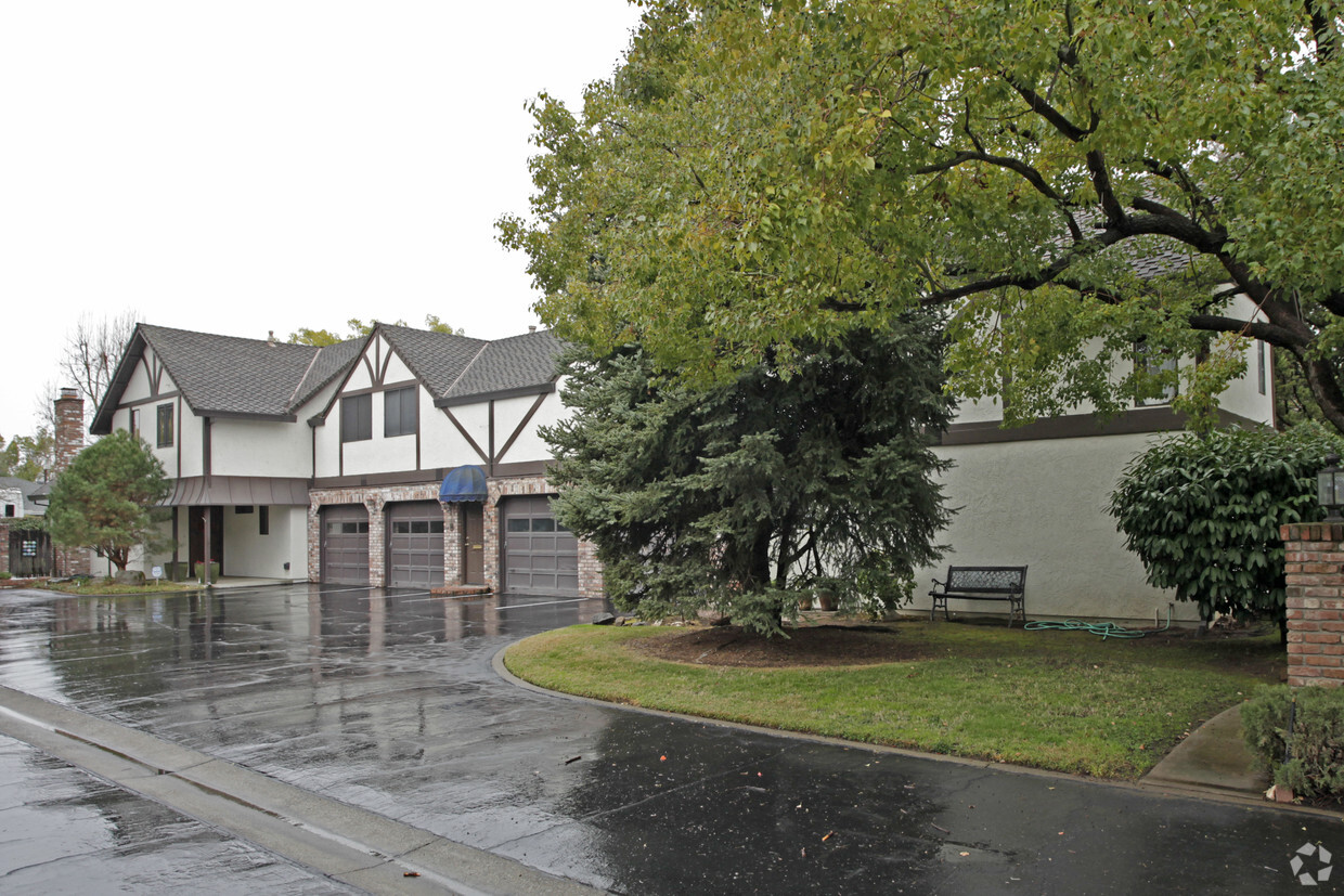 Foto del edificio - 3626-3634 Whitney Ave