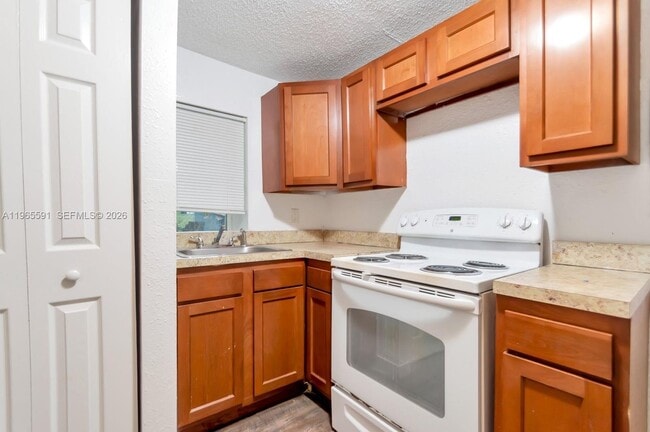 Foto del edificio - 1629 W 31st St