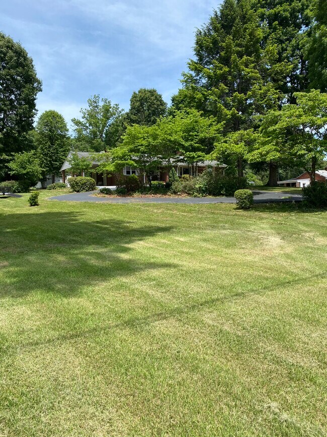 Foto del edificio - 18250 James Madison Hwy