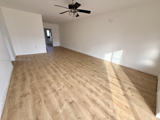 Foto del edificio - 7921 East Dr