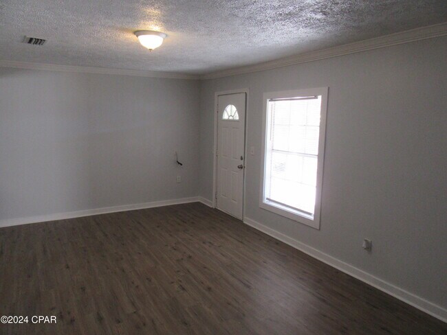 Building Photo - 237 Helen Ave