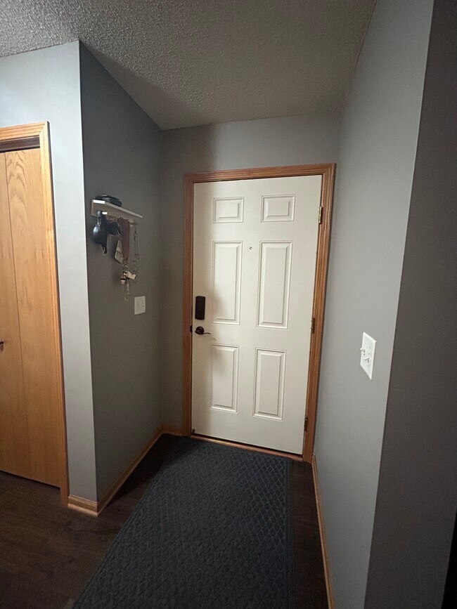 Building Photo - 506 Pointe Ct SW