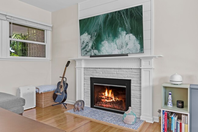 Building Photo - Beautiful 3-bedroom, 2-bathroom house in L...